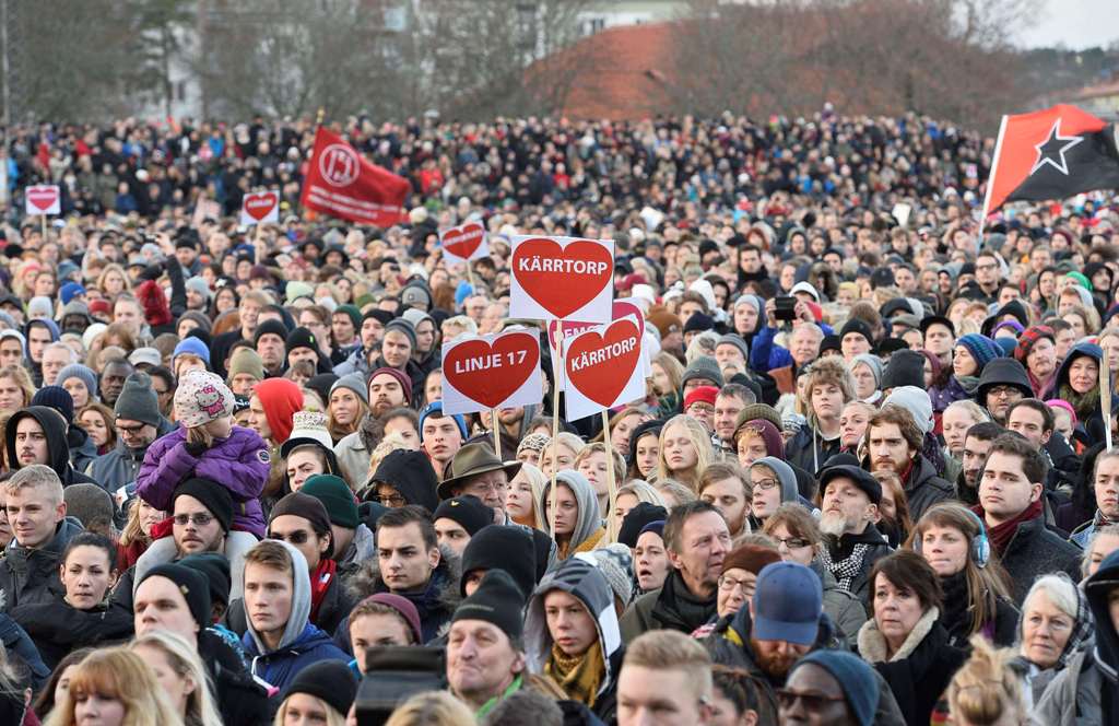 Χιλιάδες Σουηδοί διαδήλωσαν κατά του ρατσισμού