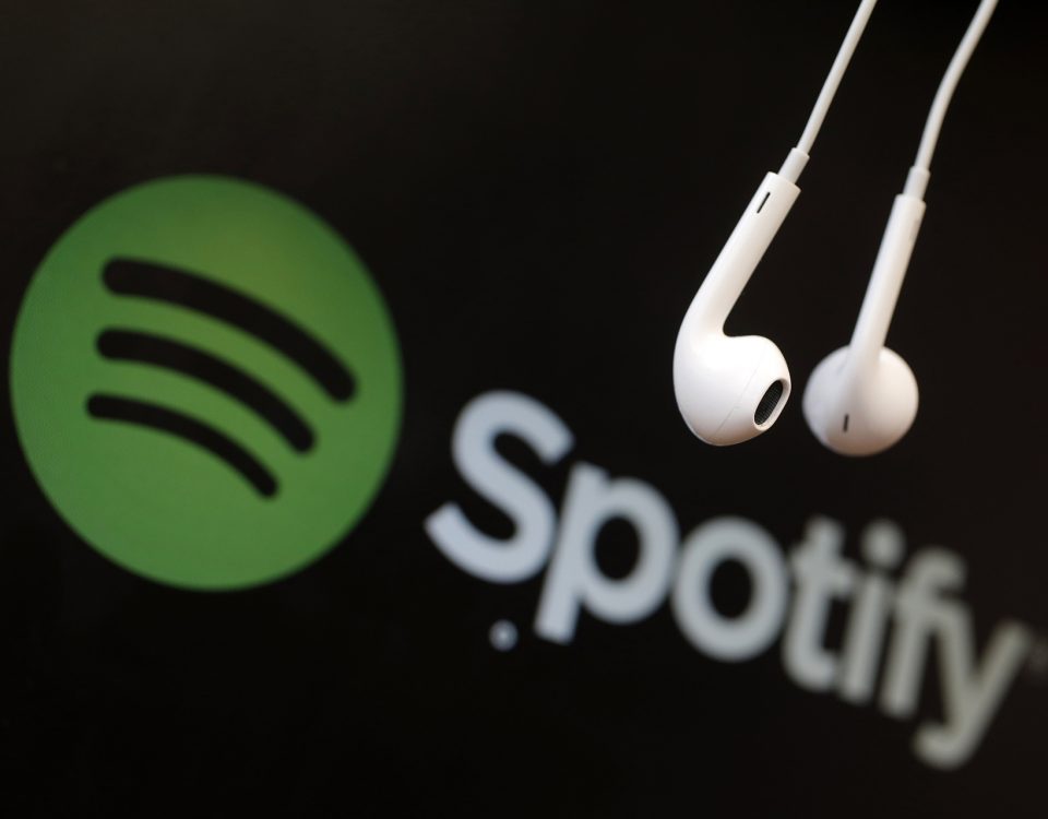 Το Spotify διαγράφει τα ρατσιστικά συγκροτήματα της «White power»