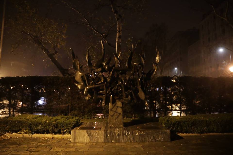 Βεβηλώθηκε με σβάστικα το μνημείο του Ολοκαυτώματος στη Θεσσαλονίκη