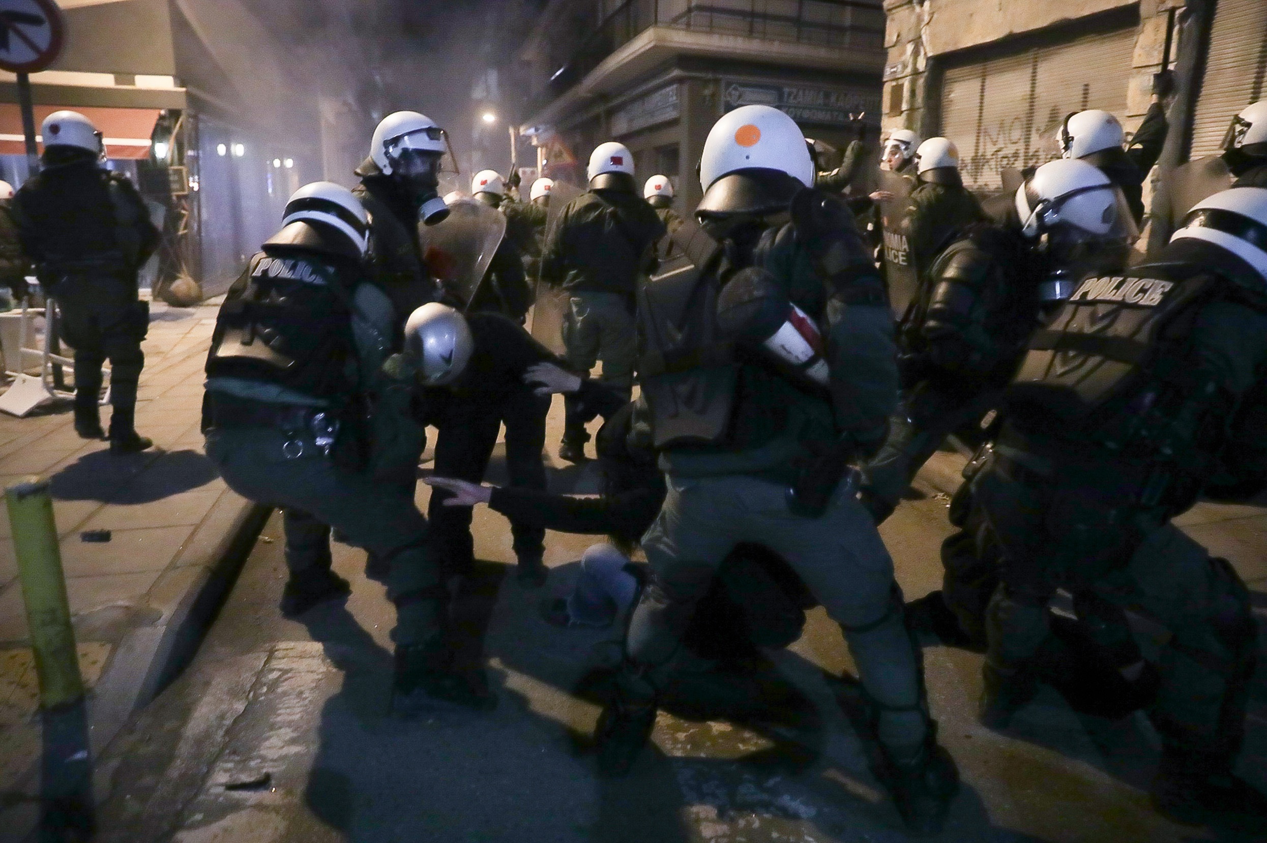 ΑΝΤΑΡΣΥΑ: Απρόκλητη και βάρβαρη η επίθεση της Αστυνομίας στην αντιφασιστική διαδήλωση της Δευτέρας