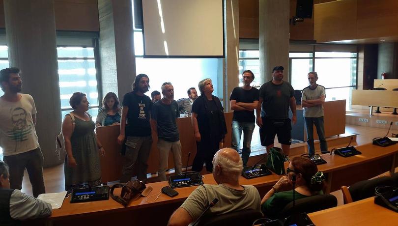 Θεσσαλονίκη: Εργαζόμενοι στην καθαριότητα διέκοψαν τη συνεδρίαση της Οικονομικής επιτροπής για την ανάθεση της αποκομιδής σε ιδιώτη