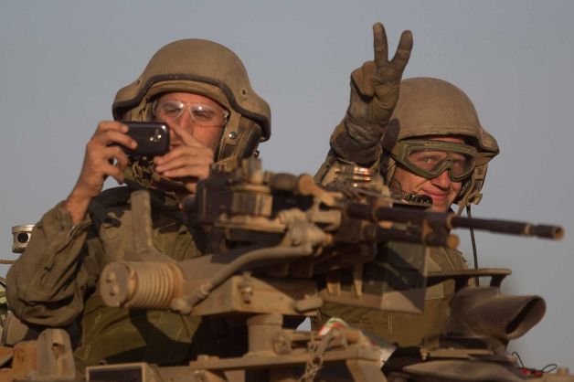 Ενισχύει τις δυνάμεις του στα σύνορα με τη Γάζα το Ισραήλ﻿. Του Πάνου Χαρίτου