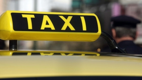Επίθεση χρυσαυγίτη ταξιτζή σε επιβάτη – Καταγγελία από την ΚΕΕΡΦΑ