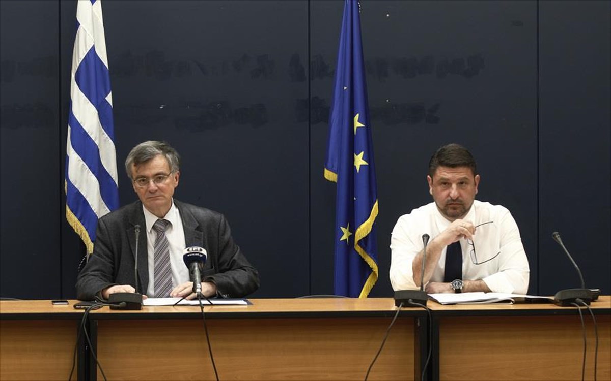 Παρεμπόδιση της ελευθερίας του Τύπου καταγγέλλει η ΕΦΕ για τη χθεσινή ενημέρωση Τσιόδρα-Χαρδαλιά