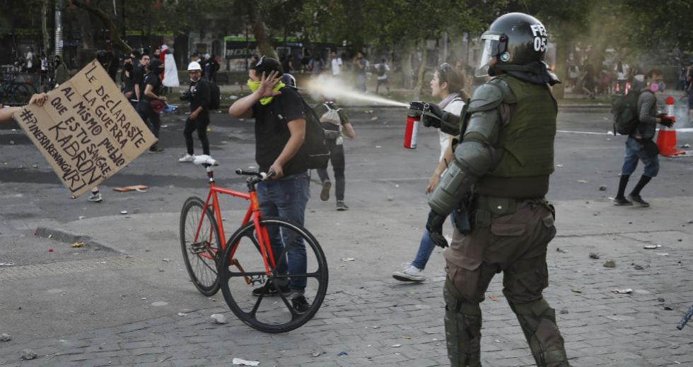 Επιμένουν μαζικά στη Χιλή – Έρευνα για παραβιάσεις ανθρωπίνων δικαιωμάτων