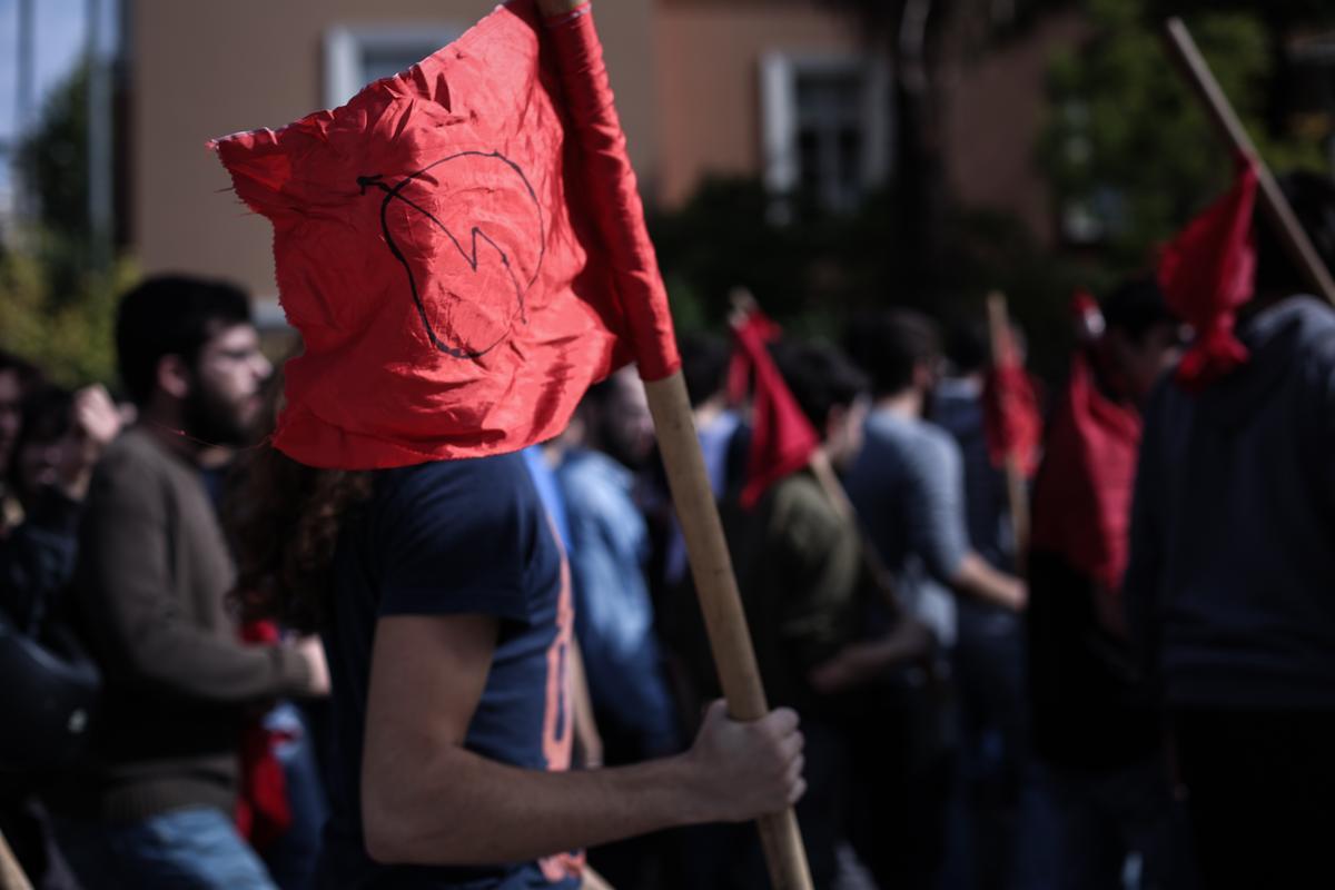 Εισαγγελείς και ΜΑΤ απέναντι σε φοιτητές σε Πάτρα και Αθήνα