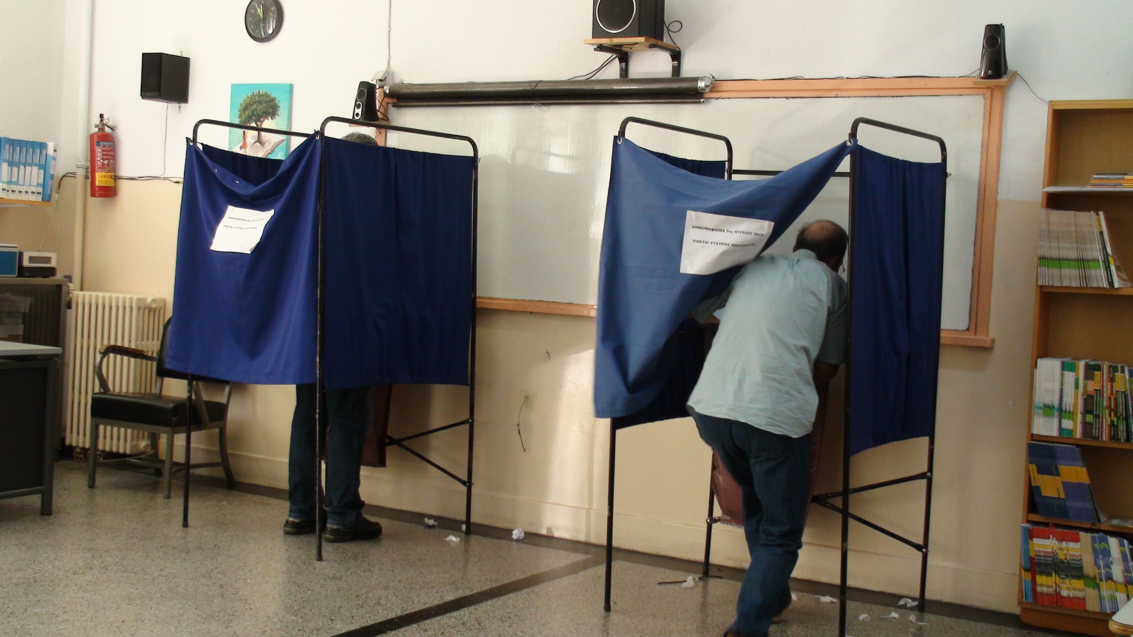 ΥΠΕΣ: Ομαλά η ψηφοφορία σε όλα τα εκλογικά τμήματα