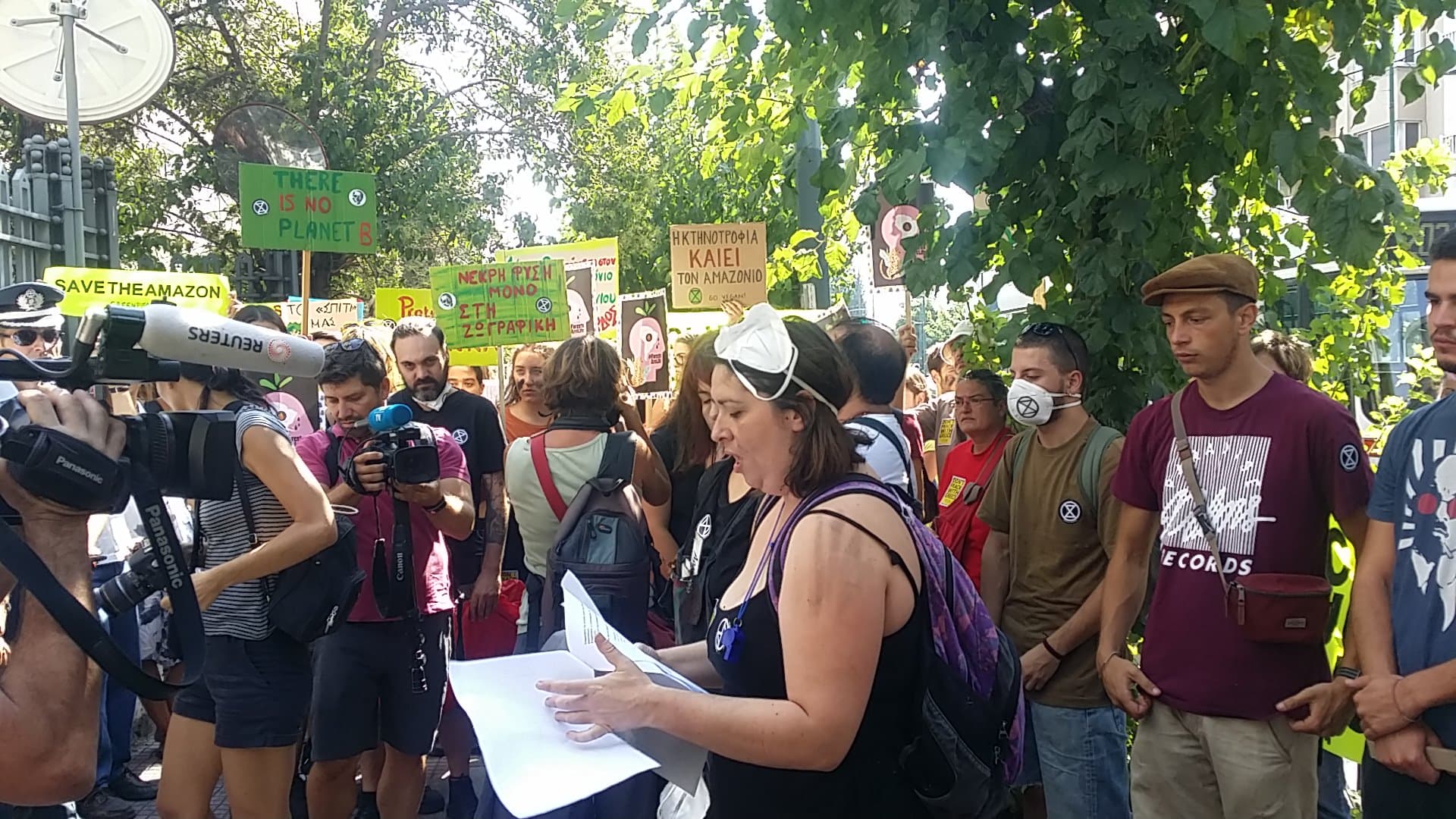 Διαμαρτυρία για την καταστροφή του Αμαζονίου στην Πρεσβεία της Βραζιλίας